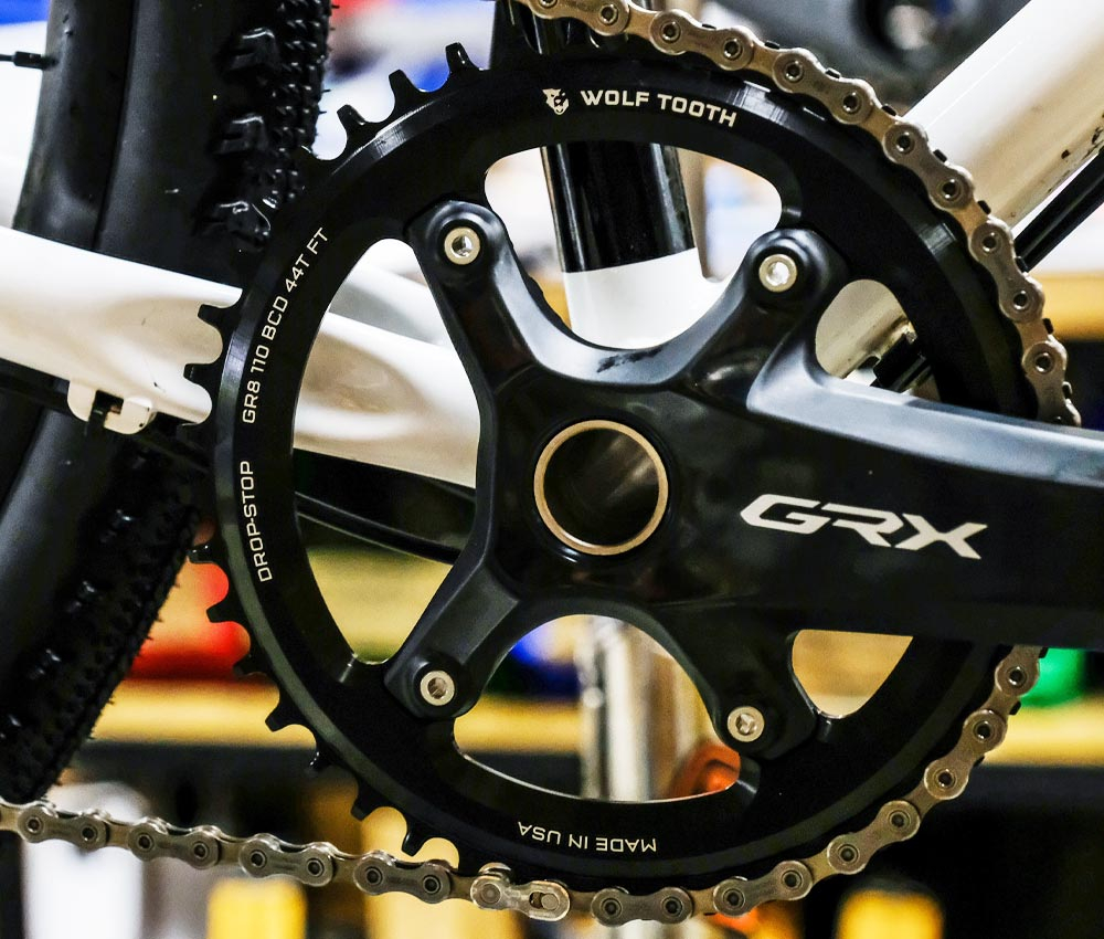 Wolf Tooth Drop Stop B Kettenblatt - Shimano GRX Lochkreis 110mm Asymmetrisch 9-12 Fach 38 Zaehne 6 Wolf Tooth Drop Stop B Kettenblatt - Shimano GRX Lochkreis 110mm Asymmetrisch 9-12 Fach 38 Zaehne – Bild 4