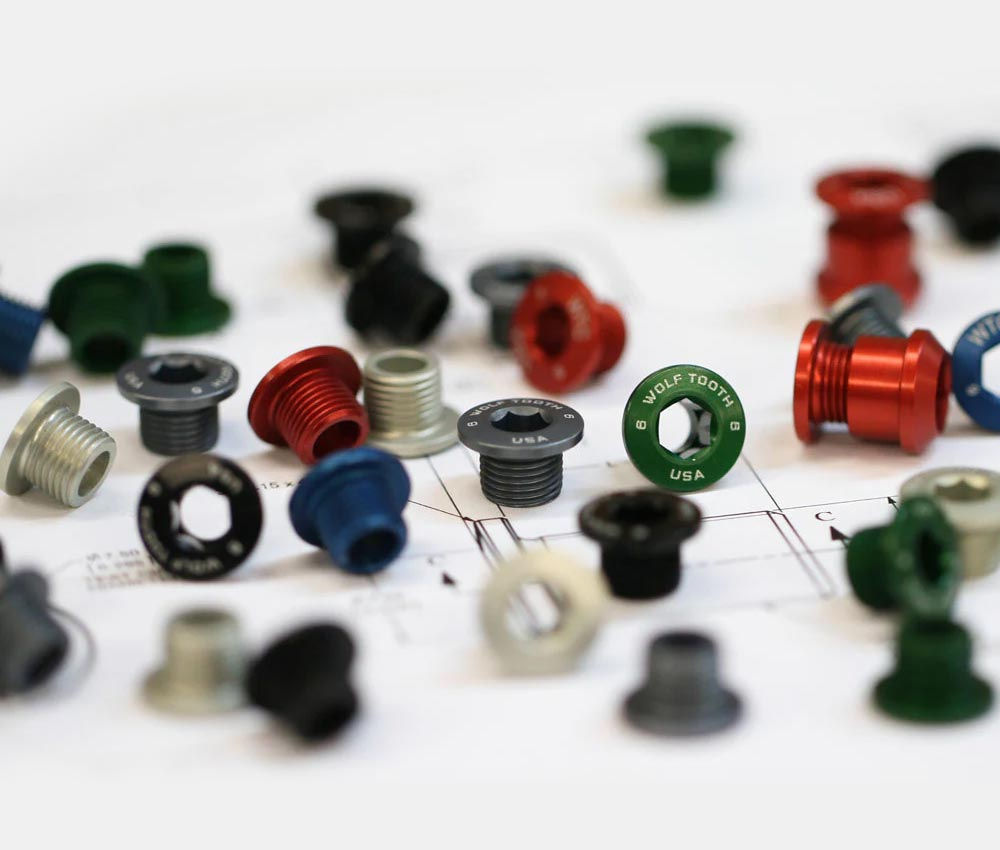 Wolf Tooth Kettenblattschrauben Set - M8x6mm 1-fach 5-Arm Aluminium Silber 5 Wolf Tooth Kettenblattschrauben Set - M8x6mm 1-fach 5-Arm Aluminium Silber – Bild 3